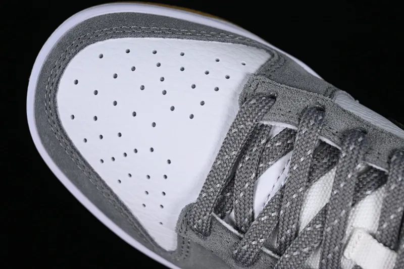 All Categories Nk SB Dunk Series Nk SB Dunk Low Low-top sneakers Cost-effective version Nk Dunk Low "Grey Gum" Dark gray suede SB low-top casual sports skateboard shoes FV0389-100